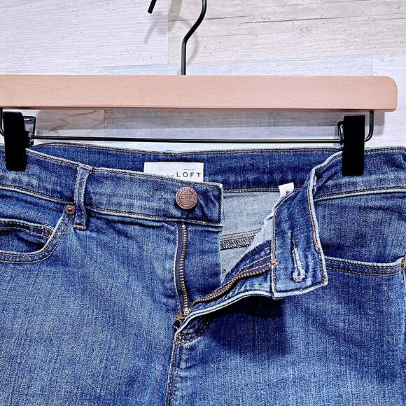 LOFT Denim Cut Off Bermuda Jean Shorts Dark Wash Mid Rise Stretch Womens 4 27 - Picture 3 of 7